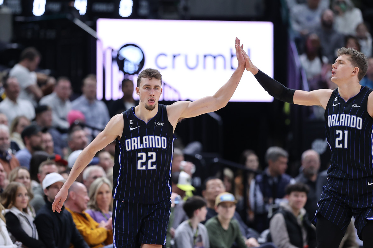 Moe Wagner (21) with his brother Franz Wagner (22), who also played at Michigan.